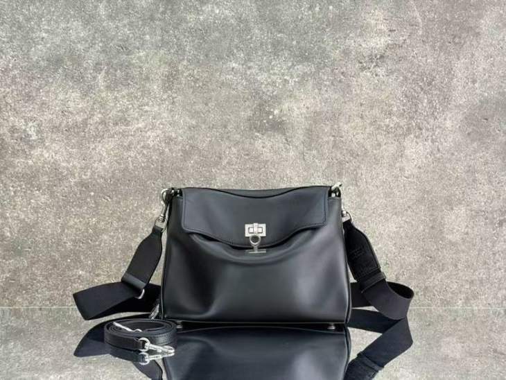 Picture of Balenciaga Handbags _SKUfw241227003fw